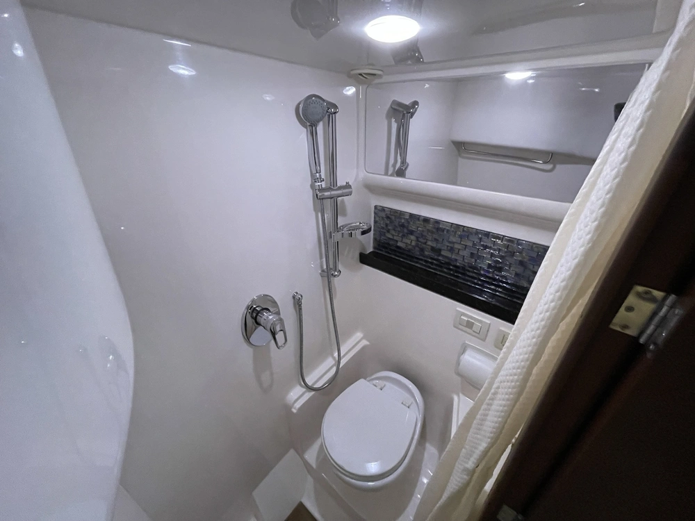 2015 Regal 42 Sport Coupe alt