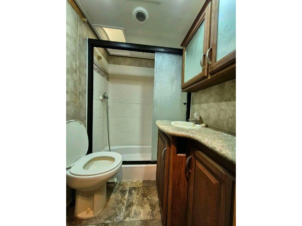 Crossroads Cruiser Aire 28se 2015 alt