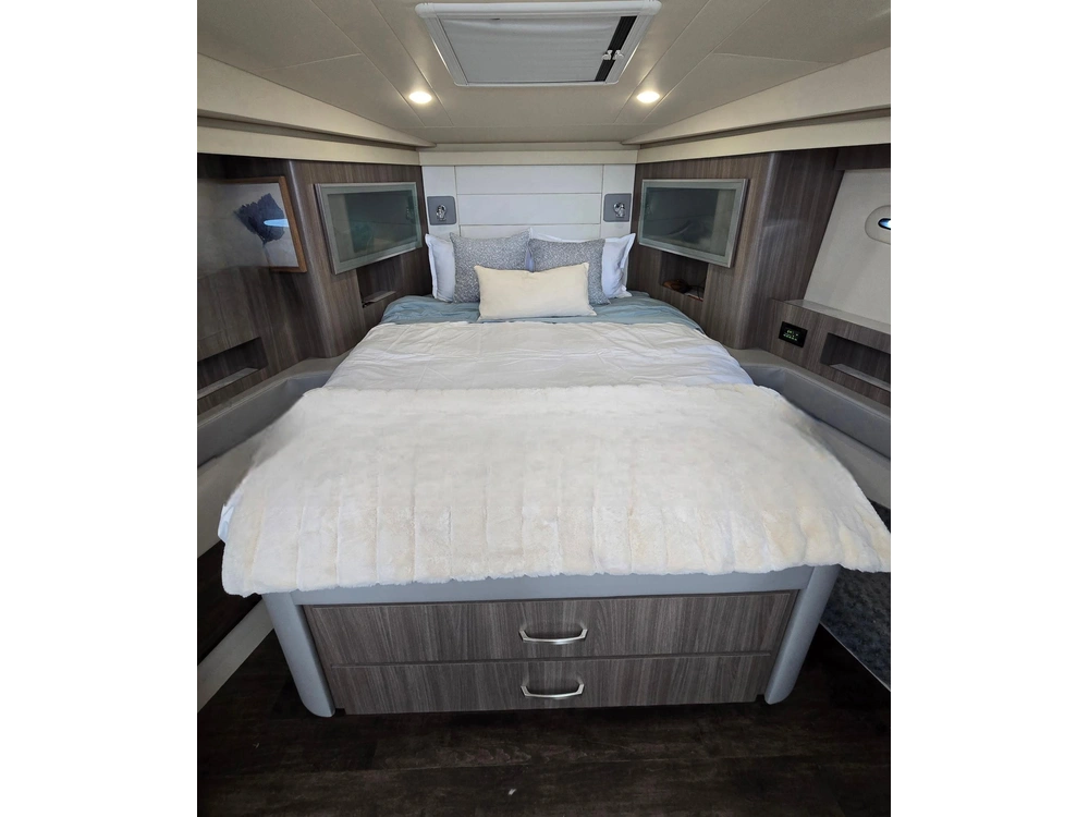 2022 Regal 42 Xo alt