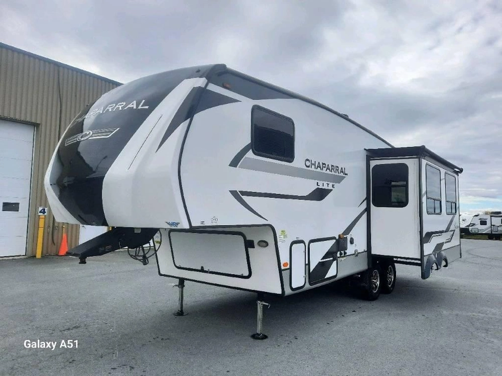 Coachmen Chaparal 25re 2023 alt