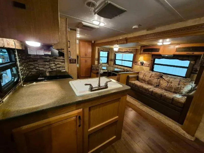 2010 Keystone RV Laredo 29BHS thumbnail 12