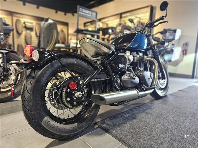 2026 Triumph Bonneville Bobber alt