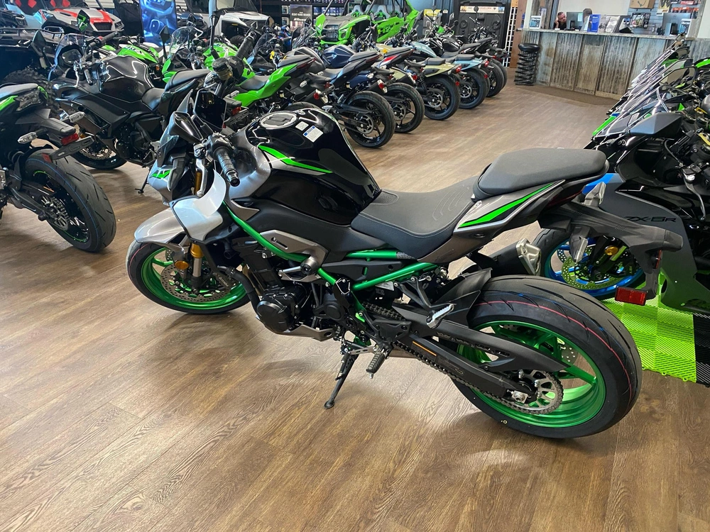 2025 Kawasaki Z900 Se Abs Se alt
