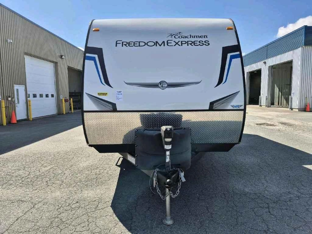 Coachmen Freedom Express 287bhds 2022 alt