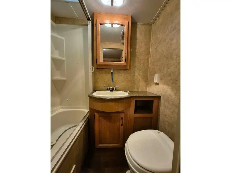 2010 Keystone RV Laredo 29BHS thumbnail 20