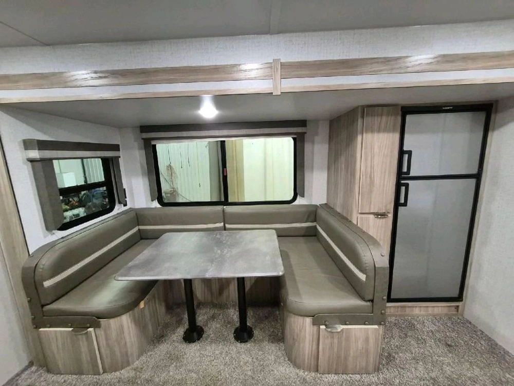 Winnebago Minnie 2301bhs 2022 alt