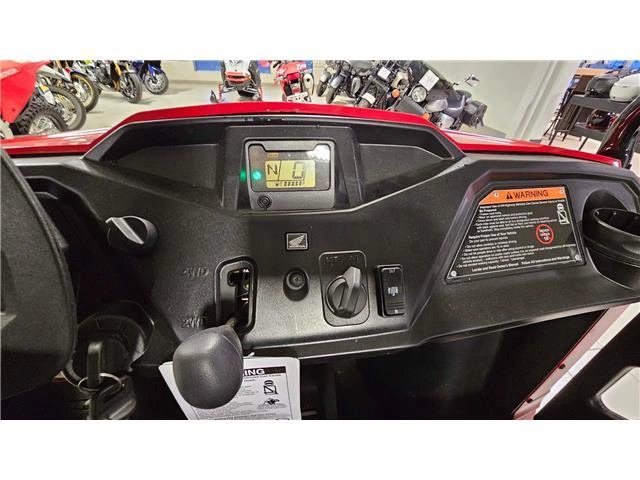 2026 Honda Pioneer 520 Standard alt