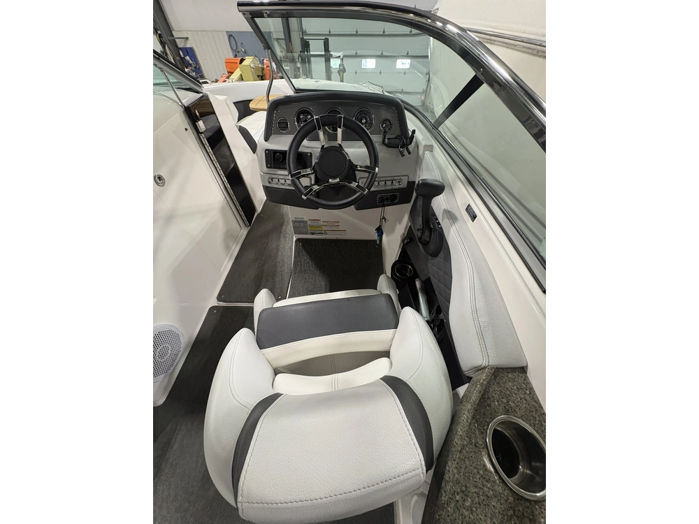 2015 Regal 24 Fasdeck Rx alt