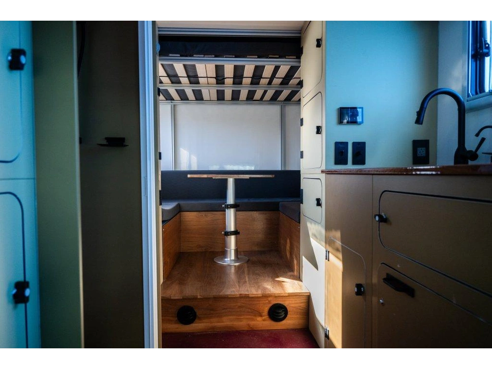 Ford E450 Paralander 2006 alt