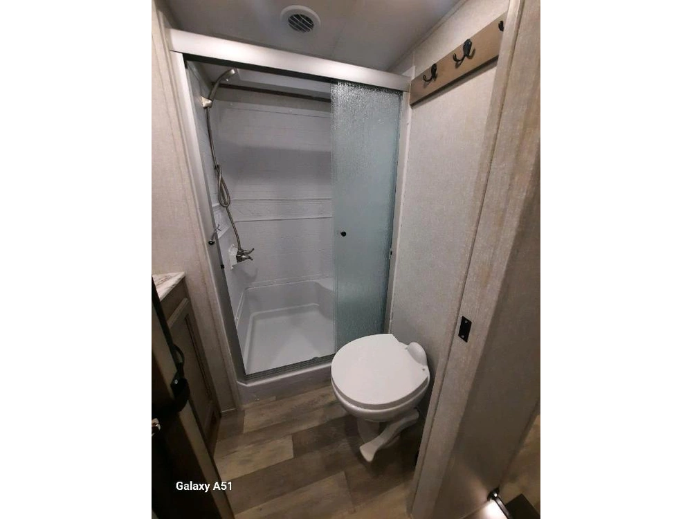 Coachmen Chaparal 25re 2023 alt