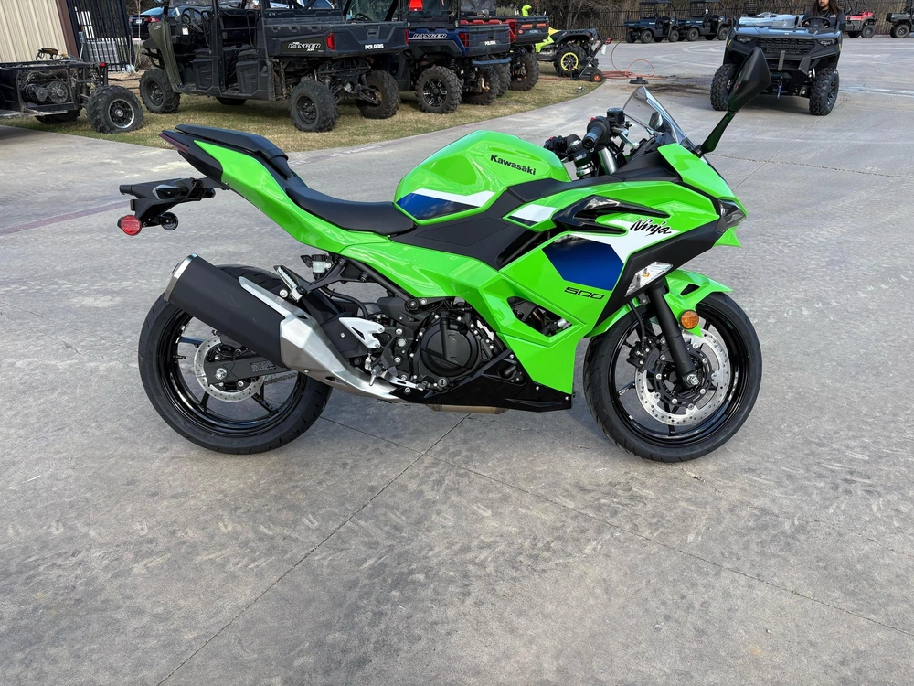 2026 Kawasaki Ninja 500 Base alt
