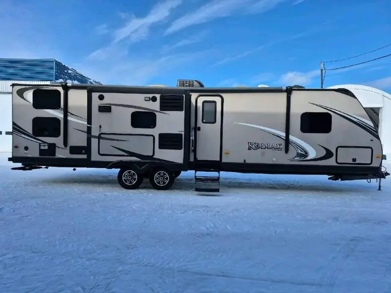 2015 Kodiak 300BSHL thumbnail 4