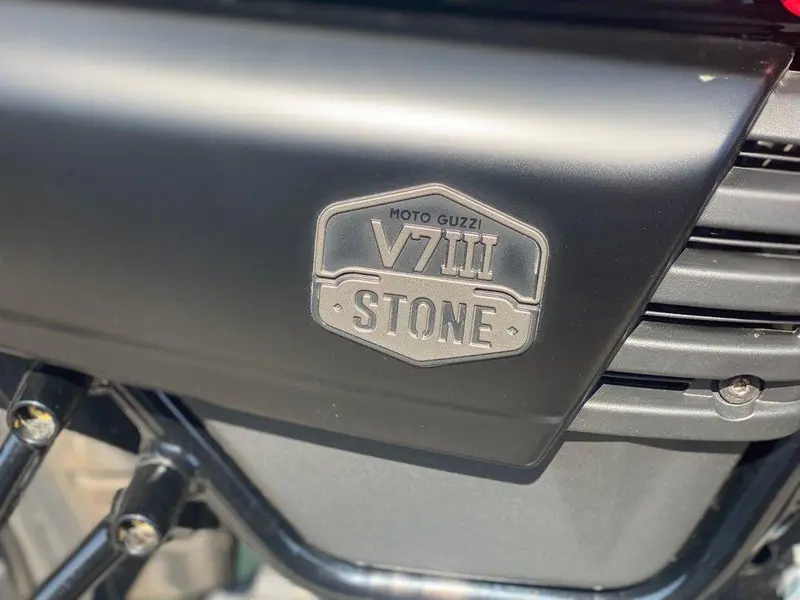 2019 Moto Guzzi V7 III STONE thumbnail 12