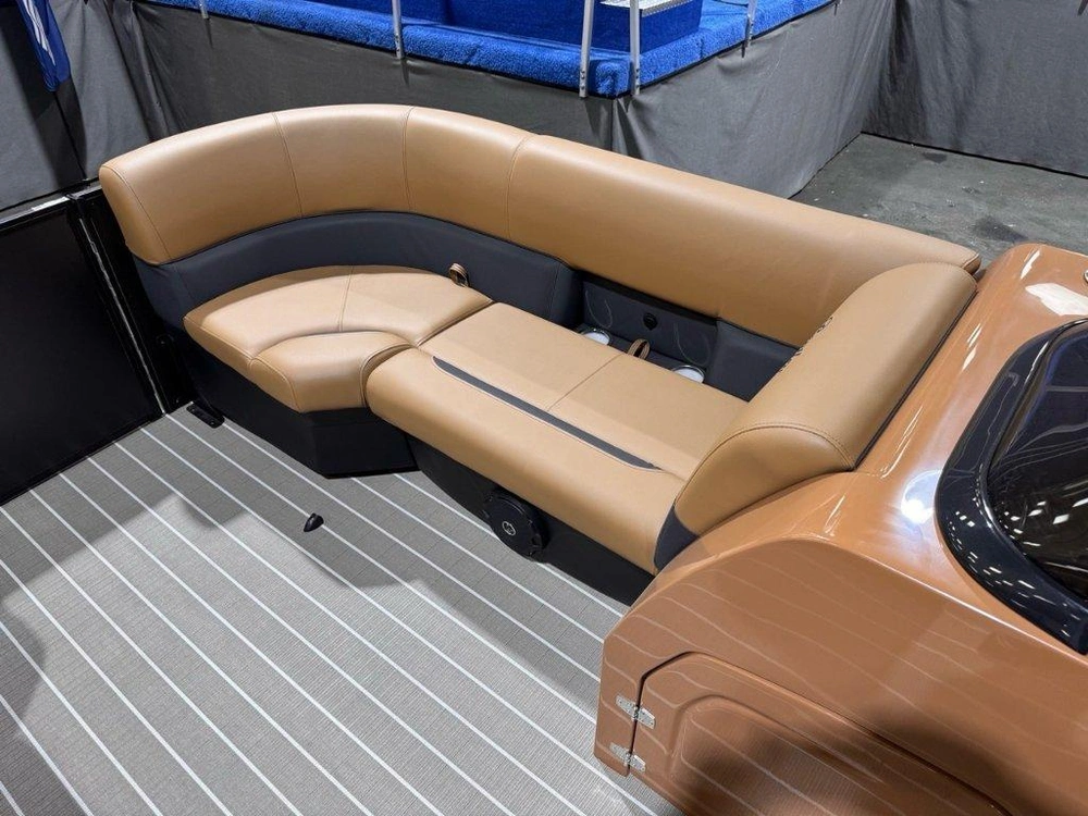 2026 Bentley Legacy 223 Navigator alt