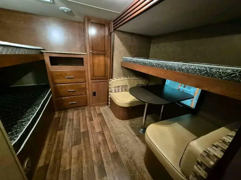 2015 Kodiak 300BSHL thumbnail 22