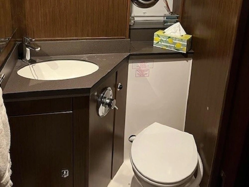 Bavaria Motoryachts E40 Sedan 2018 alt