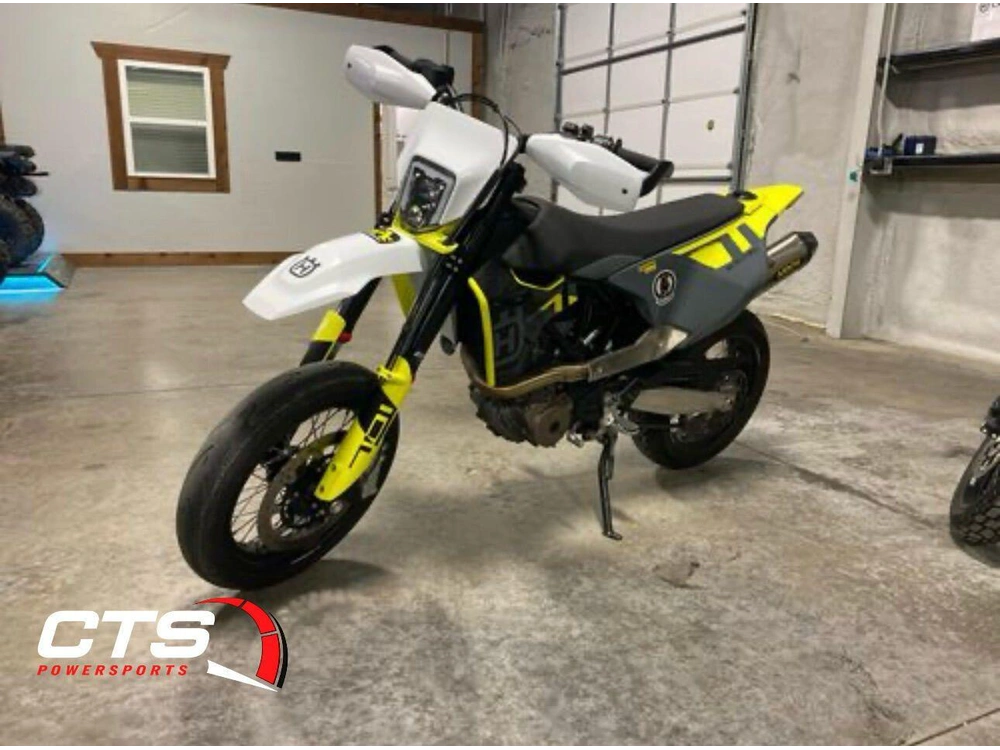 2023 Husqvarna Supermoto 701 alt