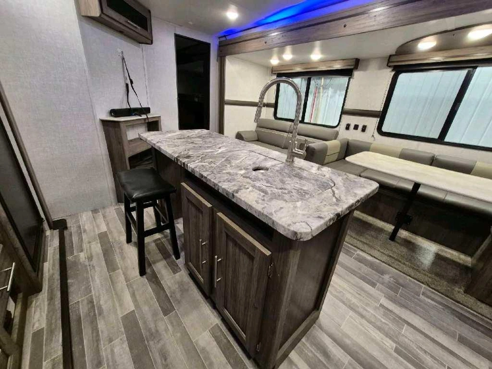 Crossroads Zinger 331bh 2023 alt