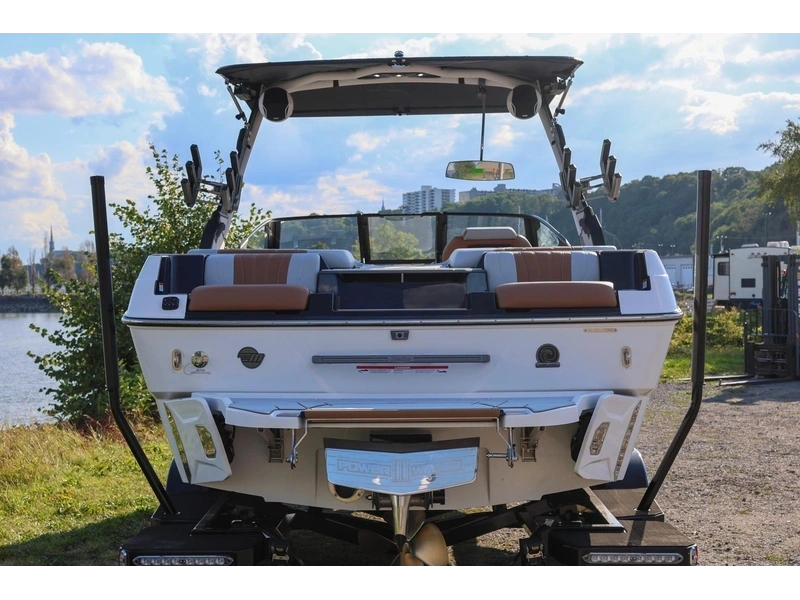 2026 Malibu 22 Lsv alt