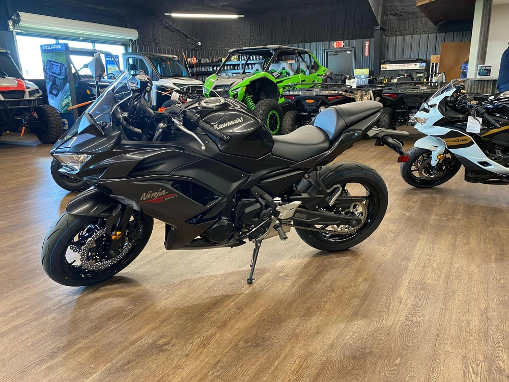 2026 Kawasaki Ninja® 650 Base Base alt