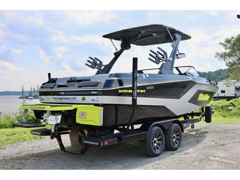 2025 Malibu 22 Mxz alt