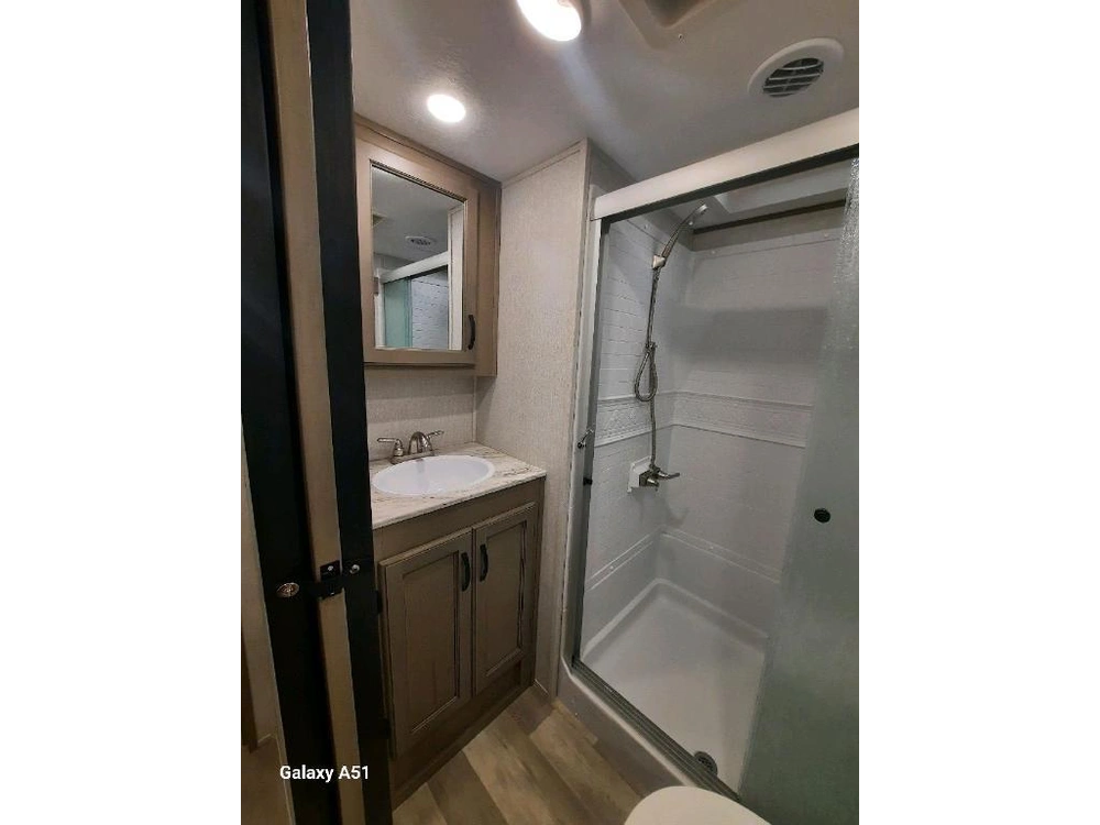 Coachmen Chaparal 25re 2023 alt