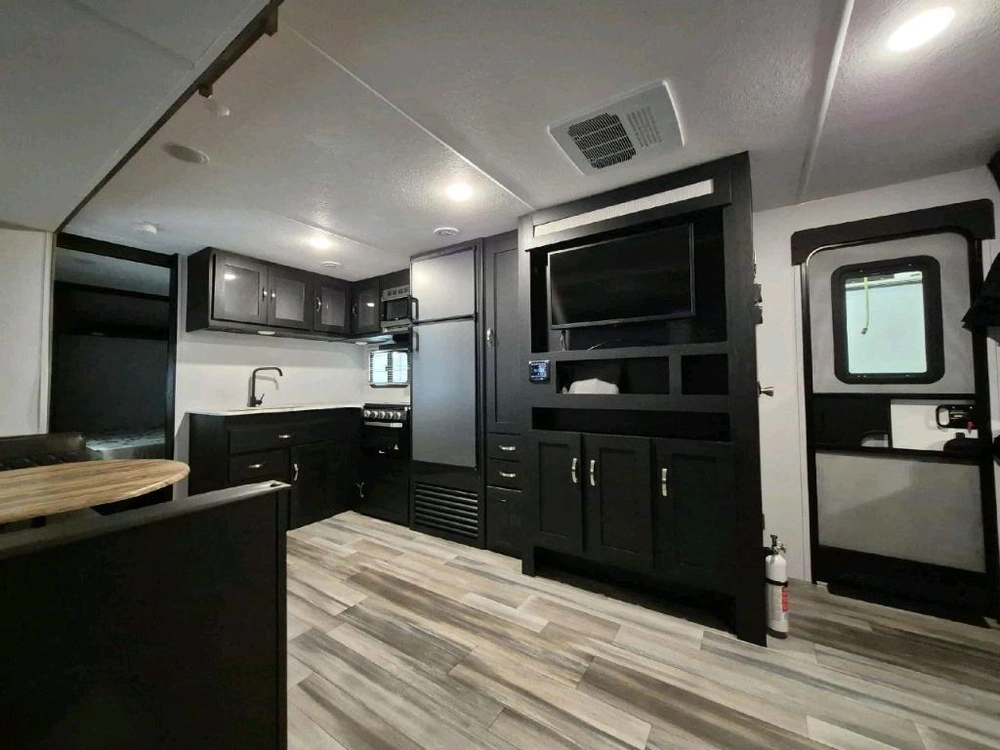 Coachmen Freedom Express 287bhds 2022 alt