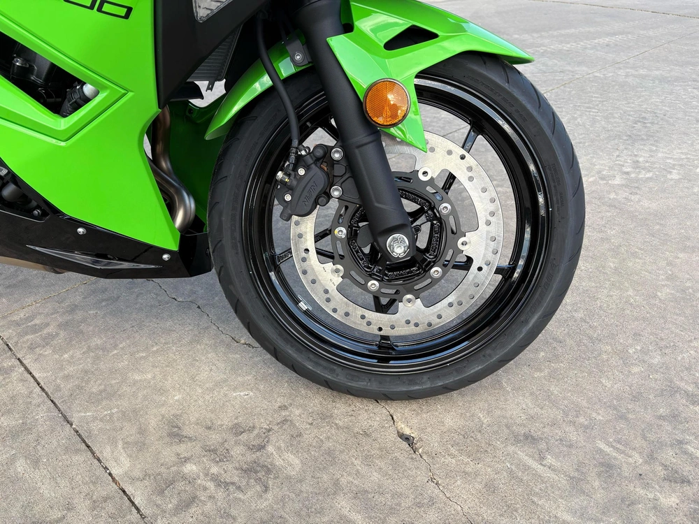 2026 Kawasaki Ninja 500 Base alt