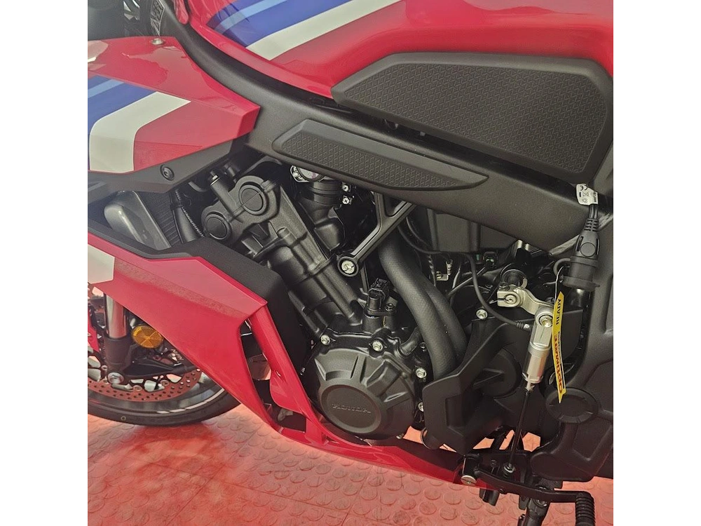 2026 Honda Cbr650ract alt