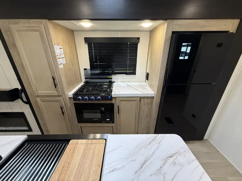 Cherokee 273XLK Wolf Den 2026