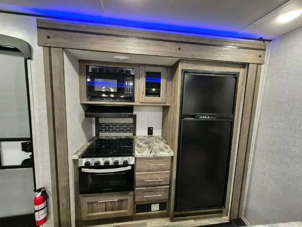 Crossroads Zinger 331bh 2023 alt