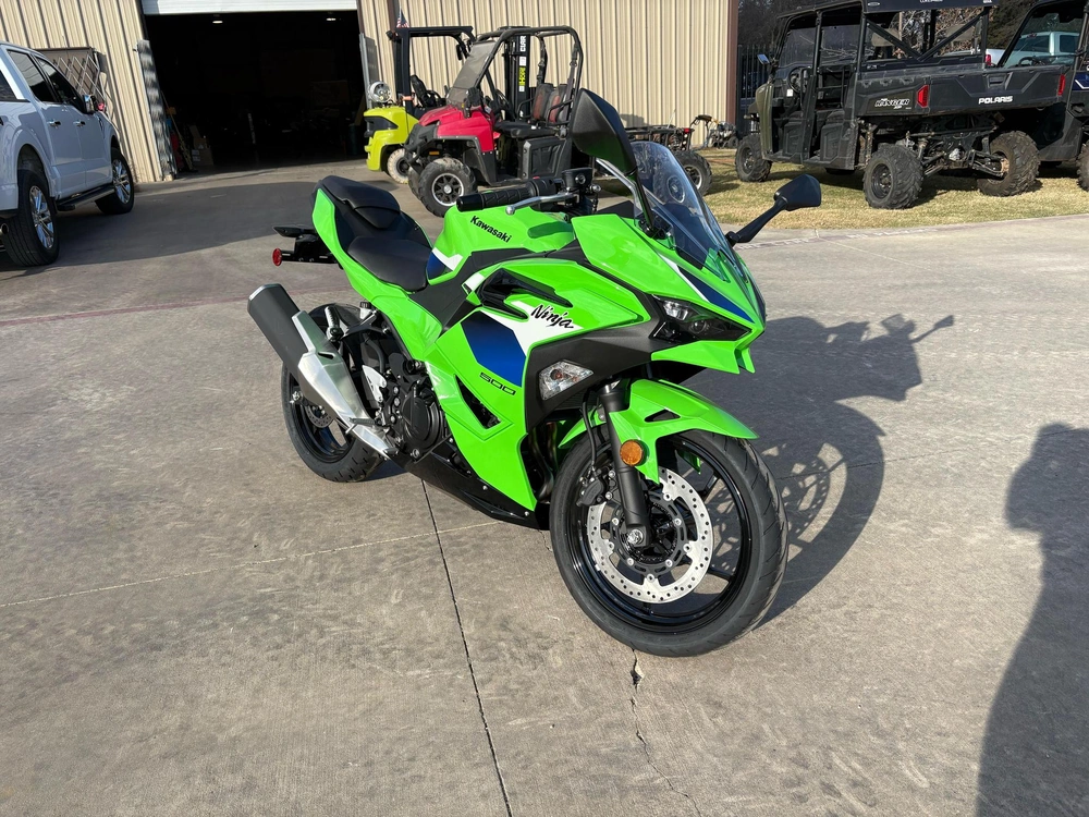 2026 Kawasaki Ninja 500 Base alt