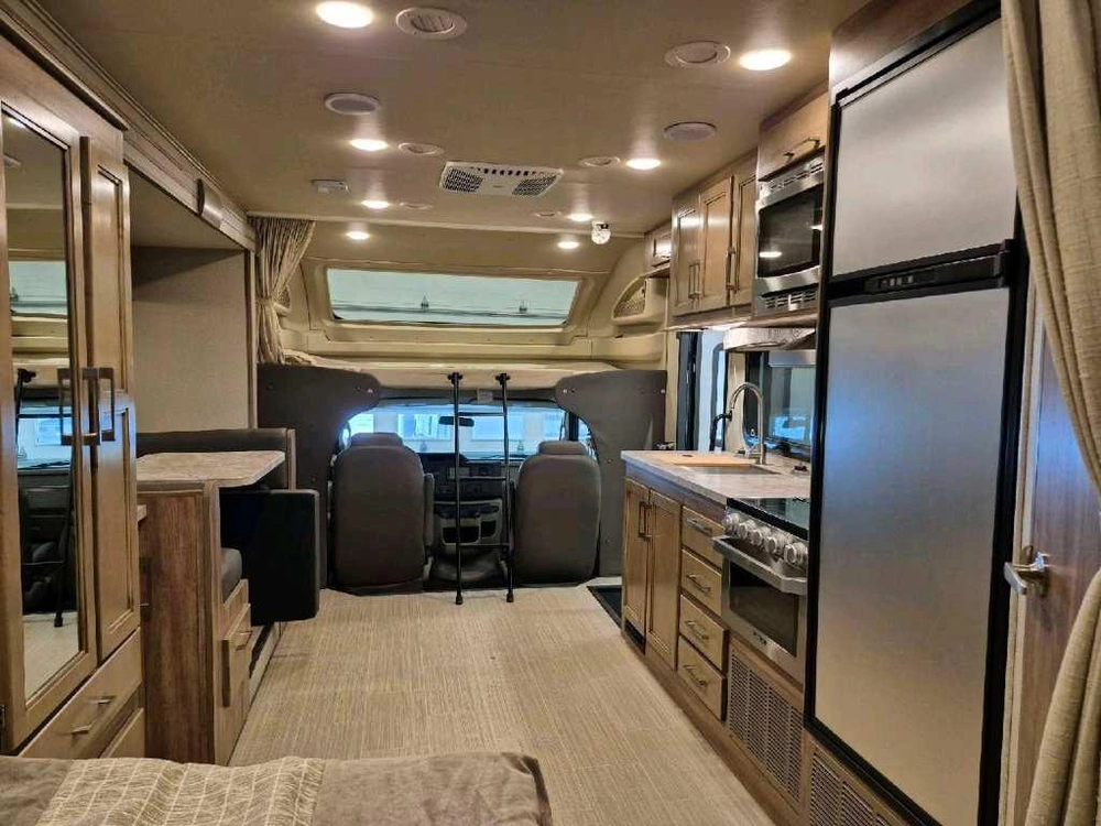 Entegra Coach Odyssey 24b 2020 alt