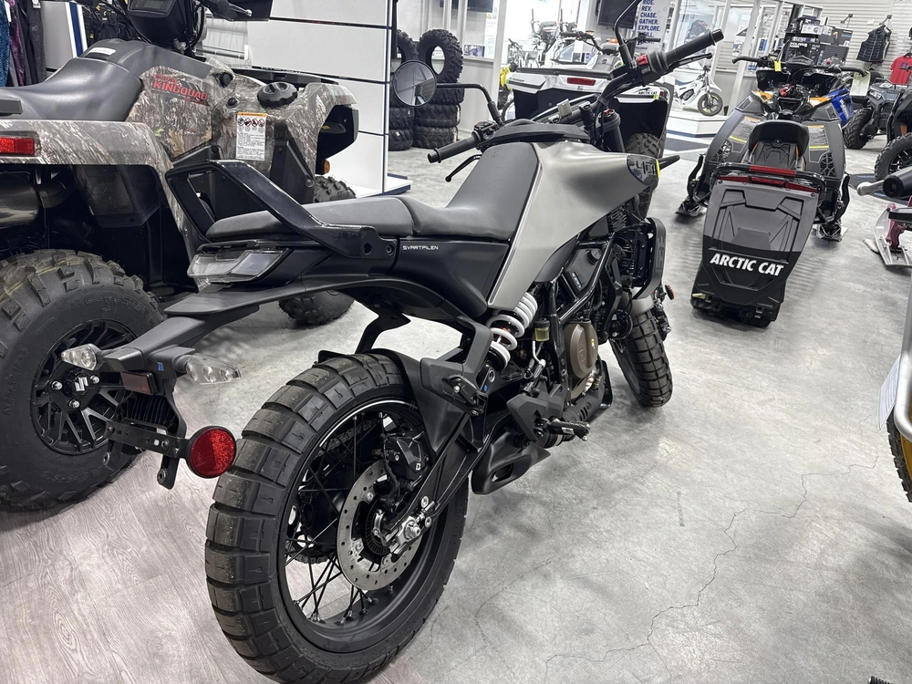 2024 Husqvarna Svartpilen 401 alt