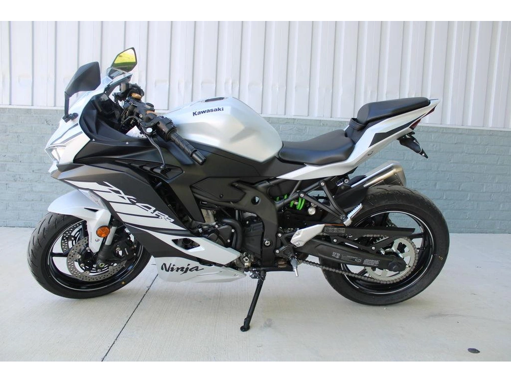 2025 Kawasaki Ninja® Zx™-4rr Abs alt