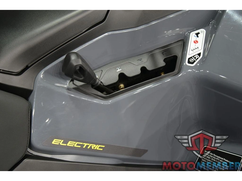 2026 Can-am Outlander Electric Max alt