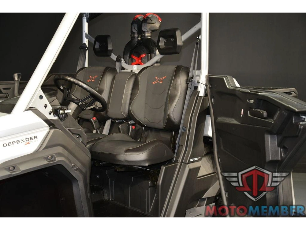 2025 Can-am Defender X Mr With Half-doors Hd10 Hyper Silver & Legion Red alt