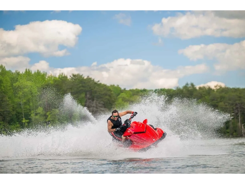 2026 Yamaha Svho alt