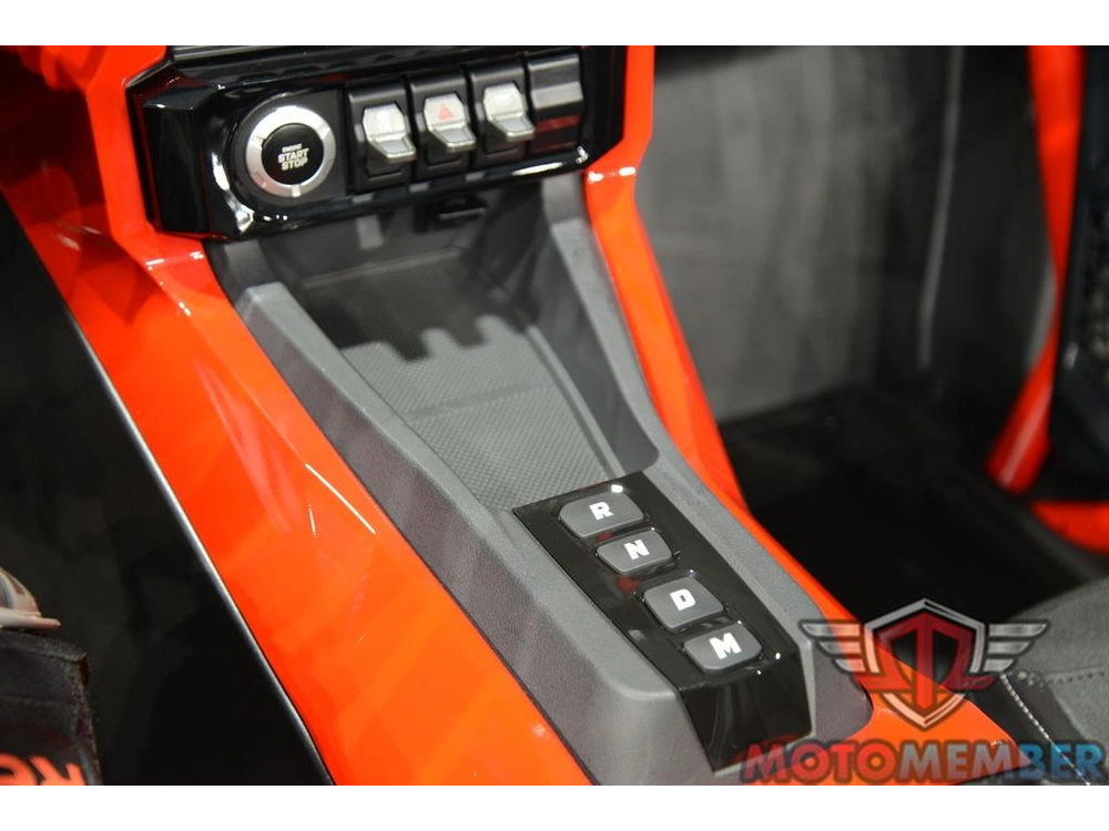 2025 Slingshot Slingshot® R Autodrive Royal Red Crystal alt