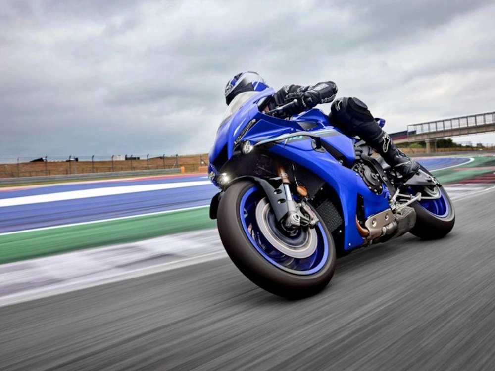 2025 Yamaha Yzf-r1 alt