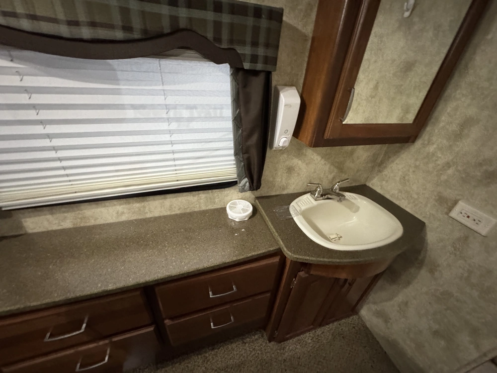 Keystone Rv Avalanche 290rls 2011 alt
