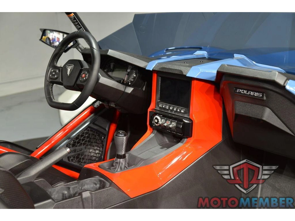 2025 Slingshot Slingshot® R Royal Red Blue alt