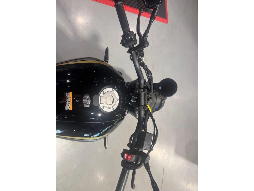 2025 Yamaha Xsr700 alt