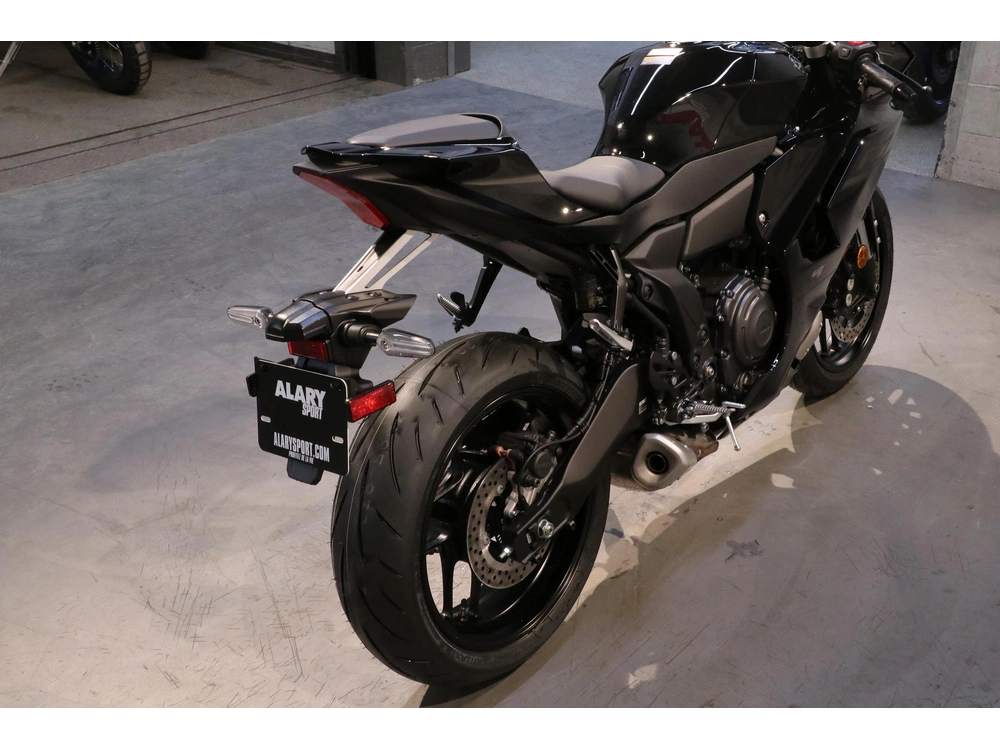 2026 Yamaha Yzf-r7 alt