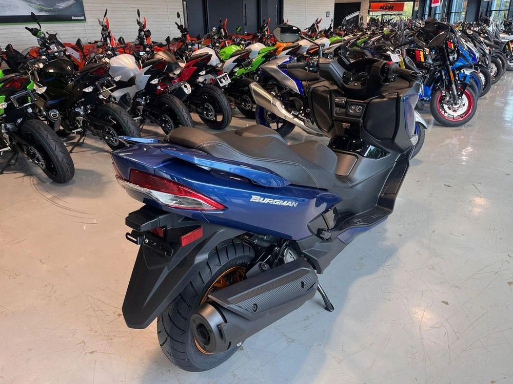 2026 Suzuki Burgman 400 alt