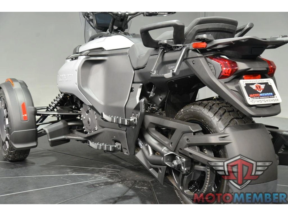 2025 Can-am Canyon alt