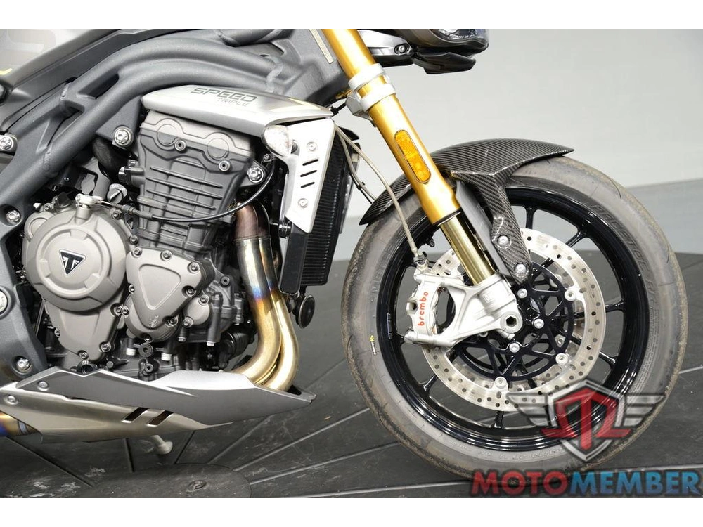 2022 Triumph Speed Triple 1200 Rs Matte Silver Ice alt