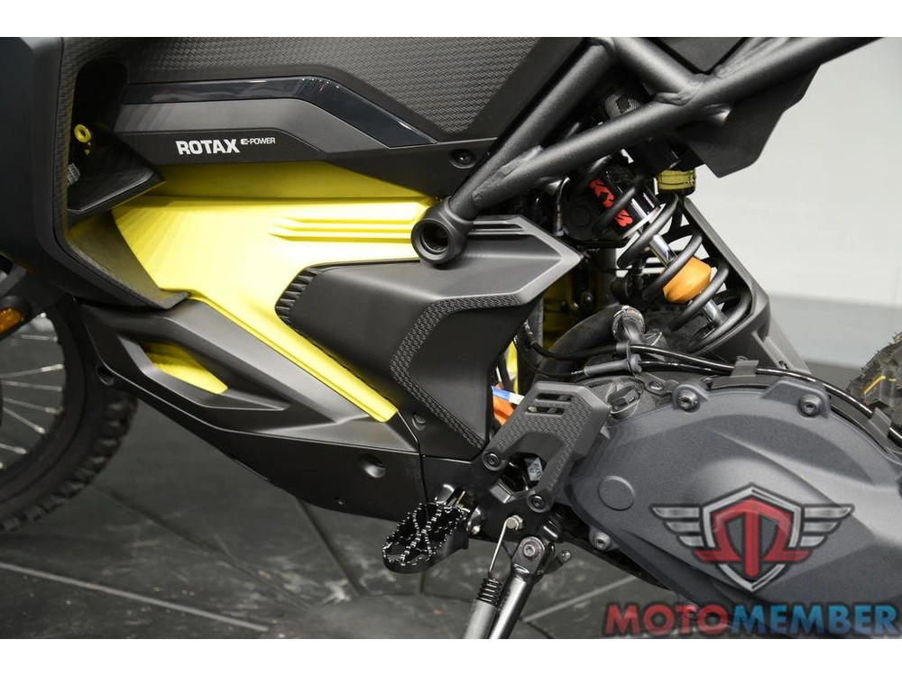 2025 Can-am Origin White alt