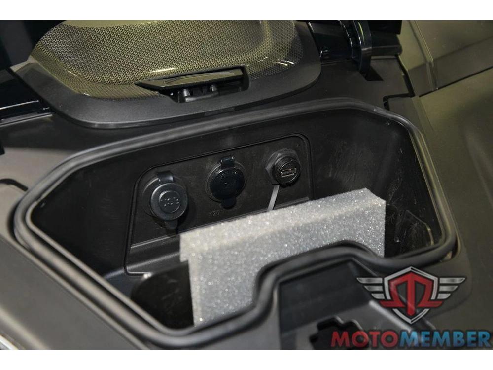 2025 Can-am Maverick R Max X Rs alt