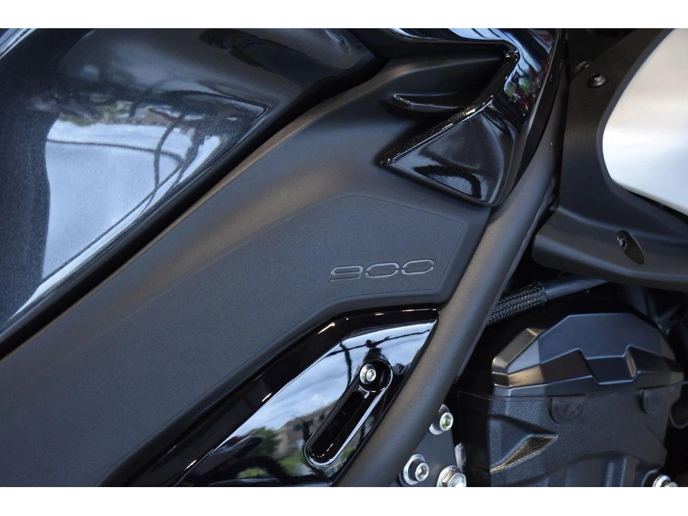 2025 Kawasaki Z900 Abs Metallic Spark Black/metallic Carbon Gray alt